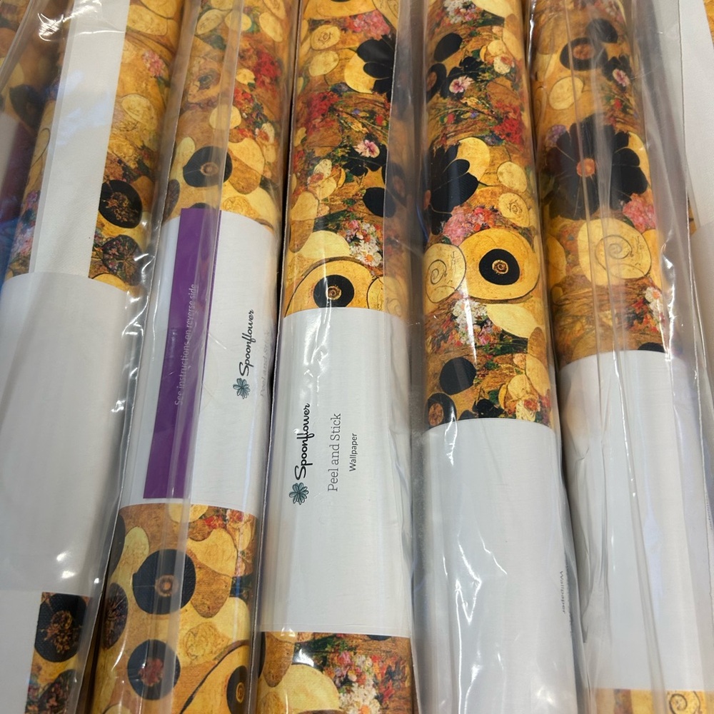 Gustav Klimt inspired peel & stick Spoonflower co. Wallpaper. 30. Per roll - Picture 2 of 7